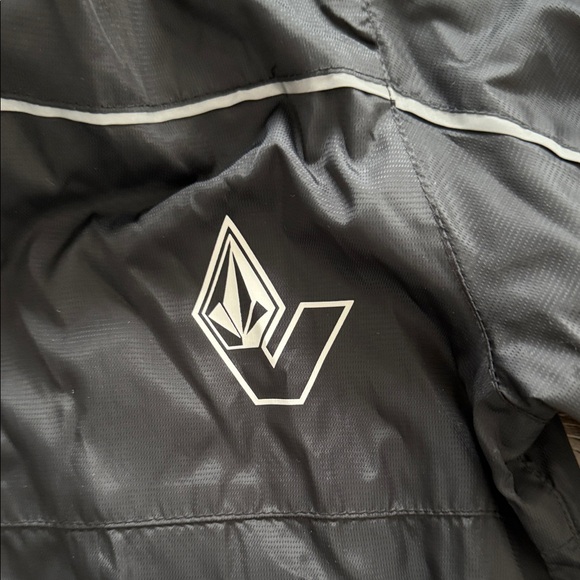 Volcom rain jacket - Picture 3 of 3